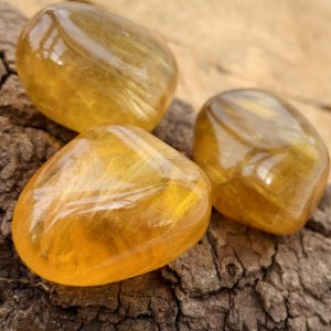 Gele Fluoriet trommelsteen knuffelsteen