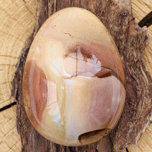Polychroom Jaspis eivorm gepolijst