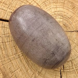 Shiva Lingam 83 mm stimuleert basischakra